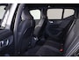 Volvo EX40 Performance Ultra Black Edition 82 kWh - Panorama/schuifdak - IntelliSafe Assist & Surround - 360º Camera - Harman/Kardon audio - Verwarmde voorstoelen, stuur & achterbank - Parkeersensoren voor & achter - Elektr. bedienb. voorstoelen met geheugen links - Draadloze tel. lader - Warmtepomp - Extra getint glas - Inklapbare trekhaak - 20' LMV