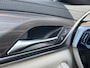 BMW 5-Serie 530e xDrive Luxury Line Touring / 90% SOH / 2.000 kg Trekgewicht / Elektrische Trekhaak Dealer onderhouden / EAER 52 km / Elektrische stoelen & klep / Stuur- en stoelverwarming / Apple Carplay Android / 18" LM wielen & All Season banden / Safety Pack /