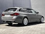 BMW 5-Serie 530e xDrive Luxury Line / Dealer onderhouden / Accu SoH 90 % / EAER 52 km / 2.000 kg Elektrische trekhaak / Elektrische stoelen & klep / Stuur- en stoelverwarming / Apple Carplay Android / 18" LM wielen & All Season banden /