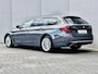 BMW 5-Serie 530e xDrive Luxury Line / Dealer onderhouden / Accu SoH 90 % / EAER 52 km / 2.000 kg Elektrische trekhaak / Elektrische stoelen & klep / Stuur- en stoelverwarming / Apple Carplay Android / 18" LM wielen & All Season banden /