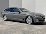 BMW 5-Serie 530e xDrive Luxury Line / 90% SOH / 2.000 kg Trekgewicht / Elektrische Trekhaak Dealer onderhouden / EAER 52 km / Elektrische stoelen & klep / Stuur- en stoelverwarming / Apple Carplay Android / 18" LM wielen & All Season banden / Safety Pack /