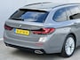 BMW 5-Serie 530e xDrive Luxury Line Touring / 90% SOH / 2.000 kg Trekgewicht / Elektrische Trekhaak Dealer onderhouden / EAER 52 km / Elektrische stoelen & klep / Stuur- en stoelverwarming / Apple Carplay Android / 18" LM wielen & All Season banden / Safety Pack /