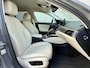 BMW 5-Serie 530e xDrive Luxury Line Touring / 90% SOH / 2.000 kg Trekgewicht / Elektrische Trekhaak Dealer onderhouden / EAER 52 km / Elektrische stoelen & klep / Stuur- en stoelverwarming / Apple Carplay Android / 18" LM wielen & All Season banden / Safety Pack /