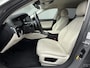 BMW 5-Serie 530e xDrive Luxury Line Touring / 90% SOH / 2.000 kg Trekgewicht / Elektrische Trekhaak Dealer onderhouden / EAER 52 km / Elektrische stoelen & klep / Stuur- en stoelverwarming / Apple Carplay Android / 18" LM wielen & All Season banden / Safety Pack /