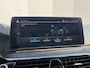 BMW 5-Serie 530e xDrive Luxury Line / 90% SOH / 2.000 kg Trekgewicht / Elektrische Trekhaak Dealer onderhouden / EAER 52 km / Elektrische stoelen & klep / Stuur- en stoelverwarming / Apple Carplay Android / 18" LM wielen & All Season banden / Safety Pack /