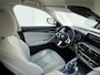 BMW 5-Serie 530e xDrive Luxury Line Touring / 90% SOH / 2.000 kg Trekgewicht / Elektrische Trekhaak Dealer onderhouden / EAER 52 km / Elektrische stoelen & klep / Stuur- en stoelverwarming / Apple Carplay Android / 18" LM wielen & All Season banden / Safety Pack /