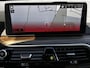 BMW 5-Serie 530e xDrive Luxury Line / Dealer onderhouden / Accu SoH 90 % / EAER 52 km / 2.000 kg Elektrische trekhaak / Elektrische stoelen & klep / Stuur- en stoelverwarming / Apple Carplay Android / 18" LM wielen & All Season banden /