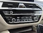 BMW 5-Serie 530e xDrive Luxury Line Touring / 90% SOH / 2.000 kg Trekgewicht / Elektrische Trekhaak Dealer onderhouden / EAER 52 km / Elektrische stoelen & klep / Stuur- en stoelverwarming / Apple Carplay Android / 18" LM wielen & All Season banden / Safety Pack /
