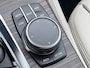BMW 5-Serie 530e xDrive Luxury Line Touring / 90% SOH / 2.000 kg Trekgewicht / Elektrische Trekhaak Dealer onderhouden / EAER 52 km / Elektrische stoelen & klep / Stuur- en stoelverwarming / Apple Carplay Android / 18" LM wielen & All Season banden / Safety Pack /