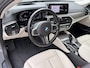 BMW 5-Serie 530e xDrive Luxury Line Touring / 90% SOH / 2.000 kg Trekgewicht / Elektrische Trekhaak Dealer onderhouden / EAER 52 km / Elektrische stoelen & klep / Stuur- en stoelverwarming / Apple Carplay Android / 18" LM wielen & All Season banden / Safety Pack /