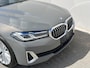 BMW 5-Serie 530e xDrive Luxury Line / 90% SOH / 2.000 kg Trekgewicht / Elektrische Trekhaak Dealer onderhouden / EAER 52 km / Elektrische stoelen & klep / Stuur- en stoelverwarming / Apple Carplay Android / 18" LM wielen & All Season banden / Safety Pack /
