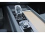 Volvo XC60 T6 Recharge AWD Plus Bright - Panorama/schuifdak - IntelliSafe Assist & Surround - 360º Camera - Harman/Kardon audio - Adaptieve LED koplampen - Verwarmde voorstoelen, stuur & achterbank - Parkeersensoren voor & achter - Elektr. bedienb. voorstoelen met geheugen - Head up display - Draadloze tel. lader - Extra getint glas - 19' LMV