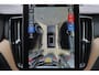 Volvo XC60 T6 Recharge AWD Plus Bright - Panorama/schuifdak - IntelliSafe Assist & Surround - 360º Camera - Harman/Kardon audio - Adaptieve LED koplampen - Verwarmde voorstoelen, stuur & achterbank - Parkeersensoren voor & achter - Elektr. bedienb. voorstoelen met geheugen - Head up display - Draadloze tel. lader - Extra getint glas - 19' LMV