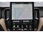 Volvo XC60 T6 Recharge AWD Plus Bright - Panorama/schuifdak - IntelliSafe Assist & Surround - 360º Camera - Harman/Kardon audio - Adaptieve LED koplampen - Verwarmde voorstoelen, stuur & achterbank - Parkeersensoren voor & achter - Elektr. bedienb. voorstoelen met geheugen - Head up display - Draadloze tel. lader - Extra getint glas - 19' LMV