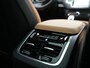 Volvo XC90 T8 Recharge AWD Ultimate Bright 7 Persoons LONG RANGE PHEV 455pk Dealer O.H. | Trekhaak Af Fabriek | Panodak | Head Up | Adaptive Cruise | 360 Camera | Bowers & Wilkins | Lederen Sportstoelen Massage & Memory & Ventilatie | Google Assistent | Stoelen & Stuur Verwarmd | Keyless | Blis | Plug In Hybrid |