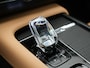 Volvo XC90 T8 Recharge AWD Ultimate Bright 7 Persoons LONG RANGE PHEV 455pk Dealer O.H. | Trekhaak Af Fabriek | Panodak | Head Up | Adaptive Cruise | 360 Camera | Bowers & Wilkins | Lederen Sportstoelen Massage & Memory & Ventilatie | Google Assistent | Stoelen & Stuur Verwarmd | Keyless | Blis | Plug In Hybrid |