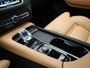 Volvo XC90 T8 Recharge AWD Ultimate Bright 7 Persoons LONG RANGE PHEV 455pk Dealer O.H. | Trekhaak Af Fabriek | Panodak | Head Up | Adaptive Cruise | 360 Camera | Bowers & Wilkins | Lederen Sportstoelen Massage & Memory & Ventilatie | Google Assistent | Stoelen & Stuur Verwarmd | Keyless | Blis | Plug In Hybrid |
