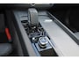 Volvo XC60 T6 Recharge AWD Plus Dark - Panorama/schuifdak - IntelliSafe Assist & Surround - 360º Camera - Verwarmde voorstoelen, stuur & achterbank - Parkeersensoren voor & achter - Elektr. bedienb. voorstoelen met geheugen - Draadloze tel. lader - Inklapbare trekhaak - 19' LMV