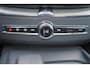 Volvo XC60 T6 Recharge AWD Plus Dark - Panorama/schuifdak - IntelliSafe Assist & Surround - 360º Camera - Verwarmde voorstoelen, stuur & achterbank - Parkeersensoren voor & achter - Elektr. bedienb. voorstoelen met geheugen - Draadloze tel. lader - Inklapbare trekhaak - 19' LMV