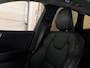 Volvo XC60 T6 AWD Recharge Plus Dark | Harman Kardon | All Season banden | Adaptieve Cruise Control | Stoelverwarming voor+achter | Stuurwielverwarming | Standkachel met Volvo On Call App | Full LED Meesturende koplampen | Pilot Assist | Elektrische voorstoelen geheugen | Lederen bekleding | Zitting verlenging voorstoelen | Schuifdak | Parkeercamera | Google Infotainment | Keyless Drive | Parkeersensoren voor+achter | Privacy Glass | DAB Radio | Apple Carplay/Android Auto | Draadloos telefoon opladen | Volvo On Call met mobiele App functie | Platinum Grey Metallic |