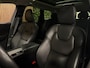 Volvo XC60 T6 AWD Recharge Plus Dark | Harman Kardon | All Season banden | Adaptieve Cruise Control | Stoelverwarming voor+achter | Stuurwielverwarming | Standkachel met Volvo On Call App | Full LED Meesturende koplampen | Pilot Assist | Elektrische voorstoelen geheugen | Lederen bekleding | Zitting verlenging voorstoelen | Schuifdak | Parkeercamera | Google Infotainment | Keyless Drive | Parkeersensoren voor+achter | Privacy Glass | DAB Radio | Apple Carplay/Android Auto | Draadloos telefoon opladen | Volvo On Call met mobiele App functie | Platinum Grey Metallic |