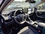 Toyota RAV4 2.5 Hybrid DYNAMIC NL-AUTO 1E-EIG NAVI KEYLESS APPLE/ANDROID 18'' LM-VELGEN EL-ACHTERKLEP PRIVACY GLASS LED CLIMA AD-CRUISE BLUETOOTH
