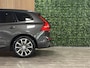 Volvo XC60 T8 AWD Recharge Ultimate Dark Long Range | Luchtvering | Trekhaak | 360° Camera | 455pk | Head-Up Display | Harman Kardon | Adaptieve Cruise Control | Stoelverwarming voor+achter | Stuurwielverwarming | Standkachel met Volvo On Call App | Schuifdak | Full LED Meesturende koplampen | Pilot Assist | BLIS Dode Hoek Detectie | Elektrische voorstoelen geheugen | Lederen bekleding | Zitting verlenging voorstoelen | Lederen dashboard | 20 Inch | Google Infotainment | Keyless Drive | Elektrisch bedienbare achterklep | DAB Radio | Apple Carplay/Android Auto | Alarm Klasse III | Draadloos telefoon opladen | Volvo On Call met mobiele App functie | Platinum Grey Metallic |