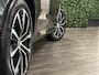Volvo XC60 T8 AWD Recharge Ultimate Dark Long Range | Luchtvering | Trekhaak | 360° Camera | 455pk | Head-Up Display | Harman Kardon | Adaptieve Cruise Control | Stoelverwarming voor+achter | Stuurwielverwarming | Standkachel met Volvo On Call App | Schuifdak | Full LED Meesturende koplampen | Pilot Assist | BLIS Dode Hoek Detectie | Elektrische voorstoelen geheugen | Lederen bekleding | Zitting verlenging voorstoelen | Lederen dashboard | 20 Inch | Google Infotainment | Keyless Drive | Elektrisch bedienbare achterklep | DAB Radio | Apple Carplay/Android Auto | Alarm Klasse III | Draadloos telefoon opladen | Volvo On Call met mobiele App functie | Platinum Grey Metallic |