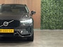 Volvo XC60 T8 AWD Recharge Ultimate Dark Long Range | Luchtvering | Trekhaak | 360° Camera | 455pk | Head-Up Display | Harman Kardon | Adaptieve Cruise Control | Stoelverwarming voor+achter | Stuurwielverwarming | Standkachel met Volvo On Call App | Schuifdak | Full LED Meesturende koplampen | Pilot Assist | BLIS Dode Hoek Detectie | Elektrische voorstoelen geheugen | Lederen bekleding | Zitting verlenging voorstoelen | Lederen dashboard | 20 Inch | Google Infotainment | Keyless Drive | Elektrisch bedienbare achterklep | DAB Radio | Apple Carplay/Android Auto | Alarm Klasse III | Draadloos telefoon opladen | Volvo On Call met mobiele App functie | Platinum Grey Metallic |