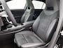 Mercedes-Benz A-klasse 250 e Business Solution AMG | Nightpakket | Smartphone-integratie | Panoramaschuifdak | Multibeam LED | Stoelverwarming voor |
