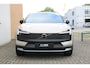 Volvo EX30 Cross Country P5 Long Range Plus Europa 69 kWh | 19-inch lichtmetalen velgen | Verwarmbare voorstoelen en stuurwiel | Elektrisch verstelbare voorstoelen | Extra getint glas achter | Google navigatie systeem | Parkeer camera achter | Parkeersensoren voor- en achter | Adaptieve cruise control | BLIS (dode hoek spiegel) | Zwart dak | Zwarte spiegel kappen |