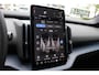 Volvo EX30 Cross Country P5 Long Range Plus Europa 69 kWh | 19-inch lichtmetalen velgen | Verwarmbare voorstoelen en stuurwiel | Elektrisch verstelbare voorstoelen | Extra getint glas achter | Google navigatie systeem | Parkeer camera achter | Parkeersensoren voor- en achter | Adaptieve cruise control | BLIS (dode hoek spiegel) | Zwart dak | Zwarte spiegel kappen |