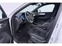 Volvo XC40 2.0 B4 Plus Black Edition | ACC | Panoramadak | 360° Camera | Harman/Kardon | Stoel+Stuurverwarming | 20 Inch