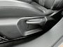 Peugeot e-2008 SUV EV GT Pack 50 kWh 136pk | ACCU 95% | Panorama/Schuifdak | Cruise Control Adaptief | Stoelverwarming | All Season Banden