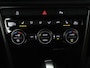 Volkswagen T-Roc 1.5 TSI Style Business | Trekhaak | Stoelverwarming | Camera | Carplay | Adaptive cruise | Navigatie | Parkeerhulp | DAB | Bluetooth | Climate control
