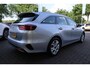 Kia Ceed Sportswagon 1.0 T-GDi DynamicLine FACELIFT CARPLAY CAMERA HALF-LEER CRUISE DRAADLOOS-LADEN DAB LANE-ASSIST HILD-HOLD CLIMA NAVI CRUISE PDC LMV