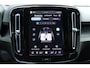 Volvo EX40 Single Motor Extended Range Plus Europa 82 kWh | All-Season banden | 360 Graden Camera | Harman/Kardon | Keyless | Elektrische Achterklep | BLIS | Elektrisch Verstelbare Stoelen | Stoelverwarming | Stuurverwarming | Getint Glas Achter | Verwarmbare Achterbank | Adaptieve Cruise Control | Pilot Assist | Lane Assist
