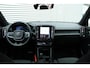 Volvo EX40 Single Motor Extended Range Plus Europa 82 kWh | All-Season banden | 360 Graden Camera | Harman/Kardon | Keyless | Elektrische Achterklep | BLIS | Elektrisch Verstelbare Stoelen | Stoelverwarming | Stuurverwarming | Getint Glas Achter | Verwarmbare Achterbank | Adaptieve Cruise Control | Pilot Assist | Lane Assist
