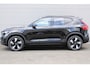 Volvo EX40 Single Motor Extended Range Plus Europa 82 kWh | All-Season banden | 360 Graden Camera | Harman/Kardon | Keyless | Elektrische Achterklep | BLIS | Elektrisch Verstelbare Stoelen | Stoelverwarming | Stuurverwarming | Getint Glas Achter | Verwarmbare Achterbank | Adaptieve Cruise Control | Pilot Assist | Lane Assist