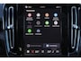 Volvo EC40 Performance Plus Black Edition 82 kWh - Panoramadak - IntelliSafe Assist & Surround - 360º Camera - Harman/Kardon audio - Verwarmde voorstoelen, stuur & achterbank - Parkeersensoren voor & achter - Elektr. bedienb. bestuurdersstoel met geheugen - Draadloze tel. lader - Extra getint glas - 20' LMV