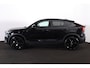 Volvo EC40 Performance Plus Black Edition 82 kWh - Panoramadak - IntelliSafe Assist & Surround - 360º Camera - Harman/Kardon audio - Verwarmde voorstoelen, stuur & achterbank - Parkeersensoren voor & achter - Elektr. bedienb. bestuurdersstoel met geheugen - Draadloze tel. lader - Extra getint glas - 20' LMV