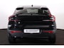 Volvo EC40 Performance Plus Black Edition 82 kWh - Panoramadak - IntelliSafe Assist & Surround - 360º Camera - Harman/Kardon audio - Verwarmde voorstoelen, stuur & achterbank - Parkeersensoren voor & achter - Elektr. bedienb. bestuurdersstoel met geheugen - Draadloze tel. lader - Extra getint glas - 20' LMV