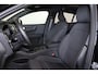 Volvo EC40 Performance Plus Black Edition 82 kWh - Panoramadak - IntelliSafe Assist & Surround - 360º Camera - Harman/Kardon audio - Verwarmde voorstoelen, stuur & achterbank - Parkeersensoren voor & achter - Elektr. bedienb. bestuurdersstoel met geheugen - Draadloze tel. lader - Extra getint glas - 20' LMV