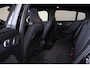 Volvo EC40 Performance Plus Black Edition 82 kWh - Panoramadak - IntelliSafe Assist & Surround - 360º Camera - Harman/Kardon audio - Verwarmde voorstoelen, stuur & achterbank - Parkeersensoren voor & achter - Elektr. bedienb. bestuurdersstoel met geheugen - Draadloze tel. lader - Extra getint glas - 20' LMV