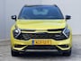 Kia Sportage 1.6 T-GDi Plug-in Hybrid AWD GT-PlusLine / Dealer onderhouden / Accu SoH 100 % / 7 jaar Garantie / Facelift / Panorama schuifdak / 1.350 kg trekgewicht / Elektrische stoelen en klep / Harman Kardon Audio / Navi / Apple Carplay Android / 19"LM wielen & All Season banden /