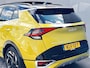 Kia Sportage 1.6 T-GDi Plug-in Hybrid AWD GT-PlusLine / Dealer onderhouden / Accu SoH 100 % / 7 jaar Garantie / Facelift / Panorama schuifdak / 1.350 kg trekgewicht / Elektrische stoelen en klep / Harman Kardon Audio / Navi / Apple Carplay Android / 19"LM wielen & All Season banden /