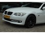 BMW 3-Serie COUPÉ 320I BUSINESS LINE M-SPORT | SCHUIFDAK | XENON | HARMAN/KARDON | KEY-LESS | LEDER | NAVI | TREKHAAK
