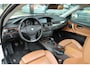 BMW 3-Serie COUPÉ 320I BUSINESS LINE M-SPORT | SCHUIFDAK | XENON | HARMAN/KARDON | KEY-LESS | LEDER | NAVI | TREKHAAK