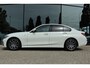 BMW 3-Serie 320I EXECUTIVE EDITION M-SPORT | CARPLAY | HUD | NAVI | CRUISE | LED | STOELVERW. | AMBIENT LIGHT
