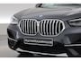 BMW X1 xDrive25e XLINE | Rijklaar! | SOH 90,1% | S/K-Dak | HUD | Leder | Cruise | Stoelverw. | Camera+PDC | Elek. Klep | Led | NAV+CarPlay | Climate |  LM V